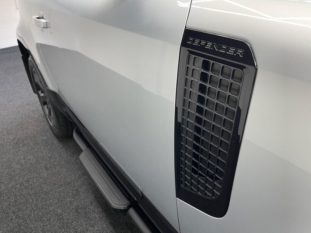 Used Land Rover Defender 2023 for sale - 76635437: Photo 31