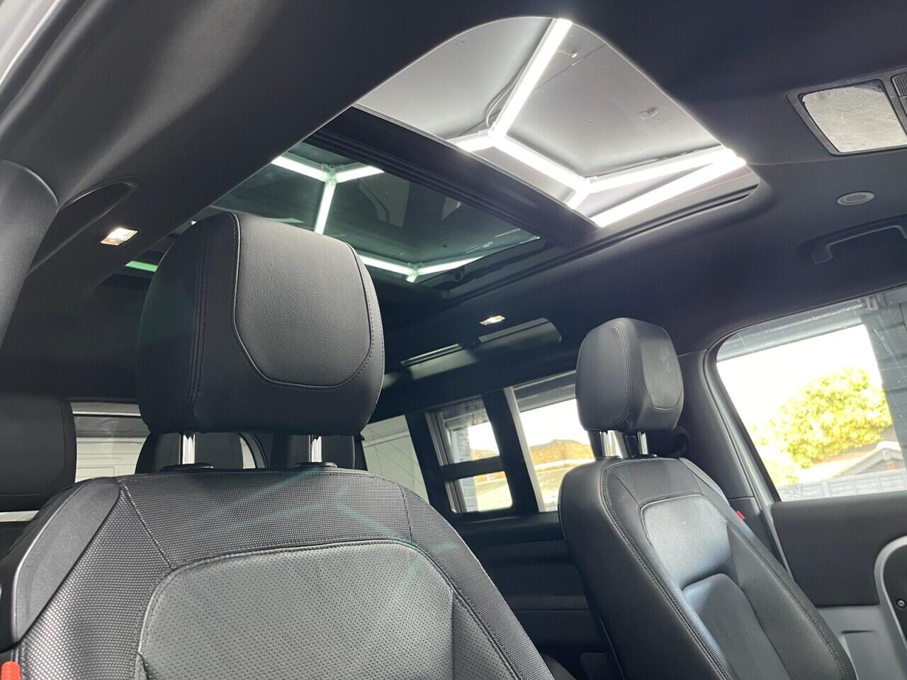 Used Land Rover Defender 2023 for sale - 76635437: Photo 32