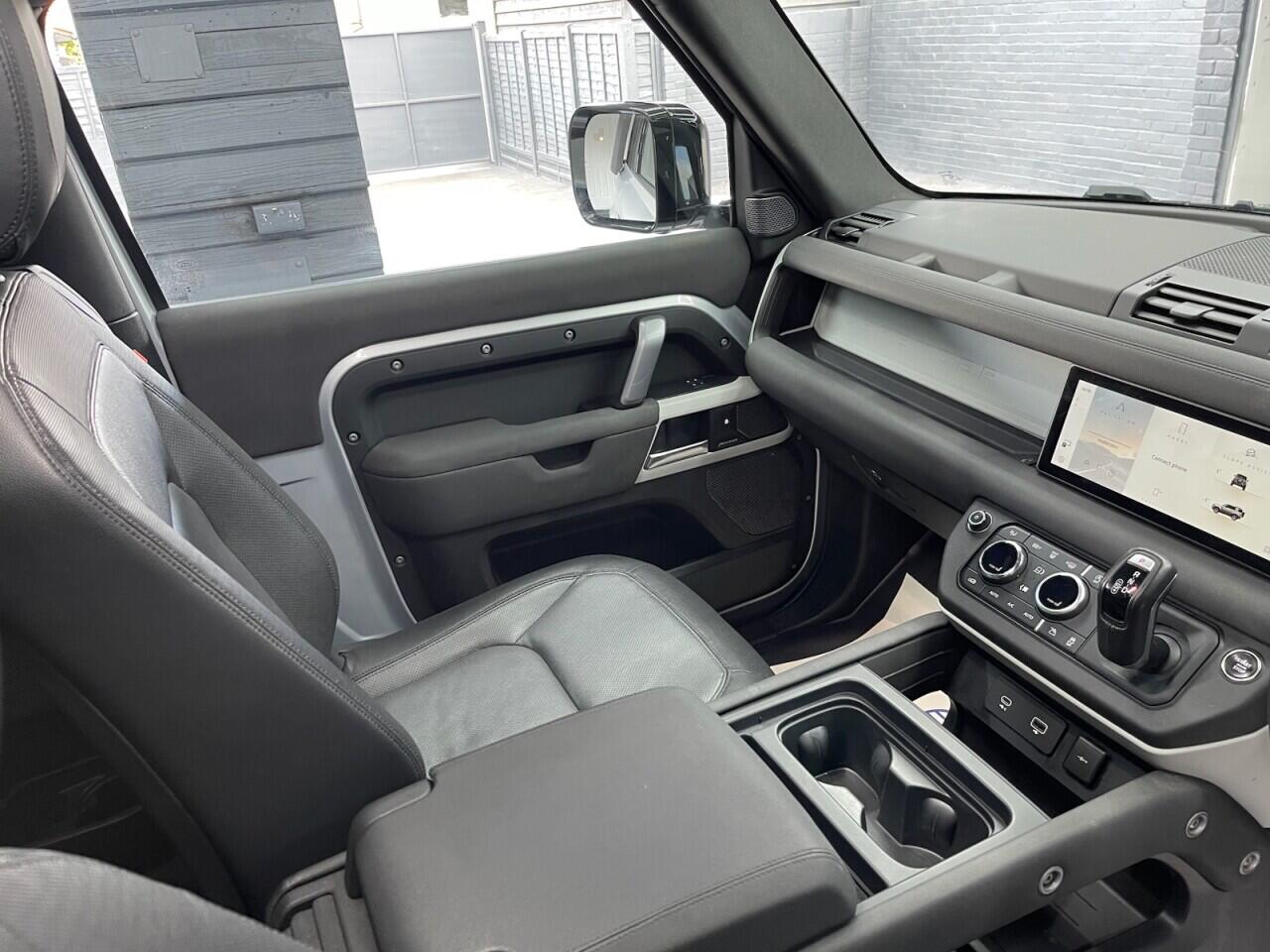 Used Land Rover Defender 2023 for sale - 76635437: Photo 37