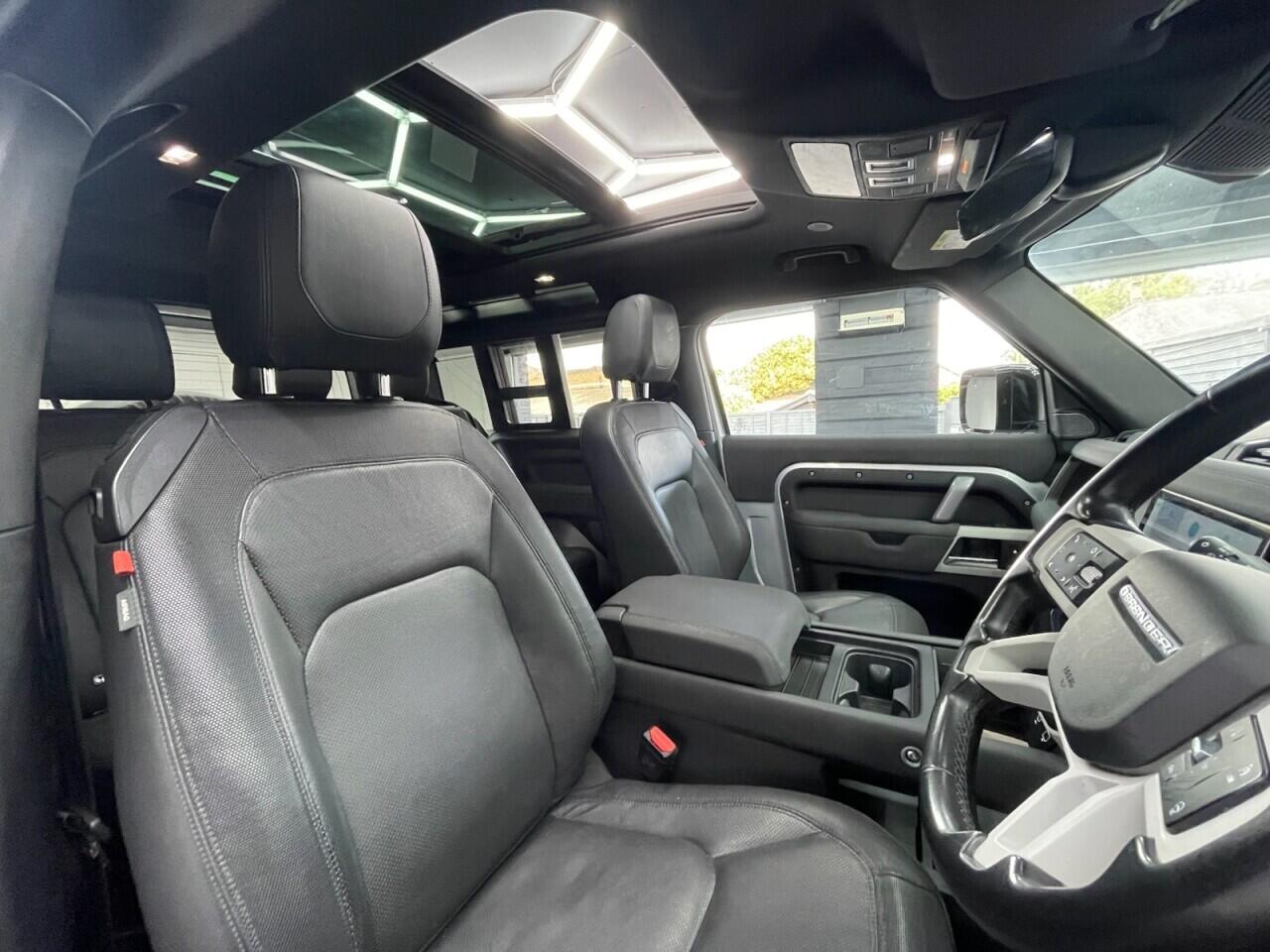 Used Land Rover Defender 2023 for sale - 76635437: Photo 4