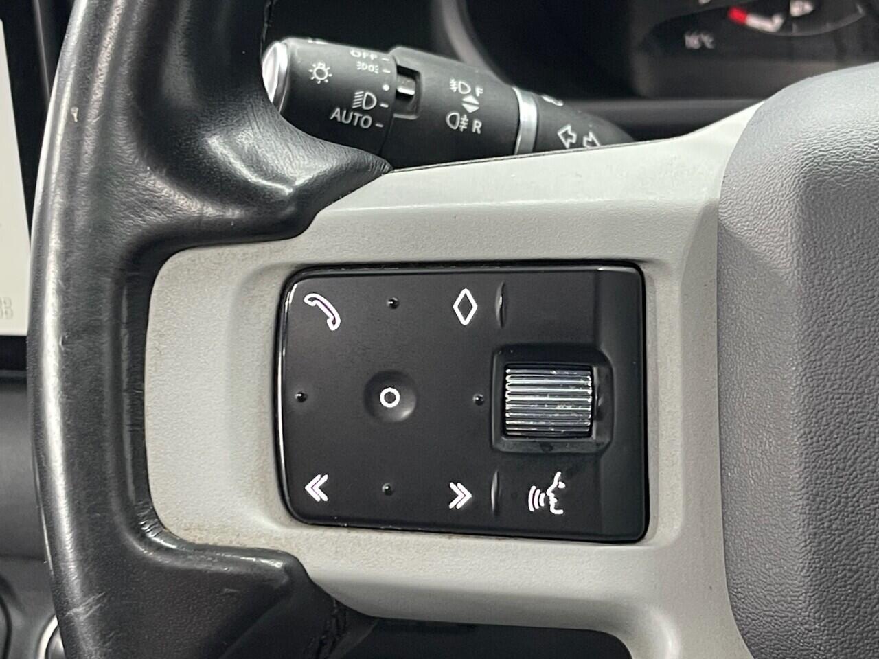 Used Land Rover Defender 2023 for sale - 76635437: Photo 45