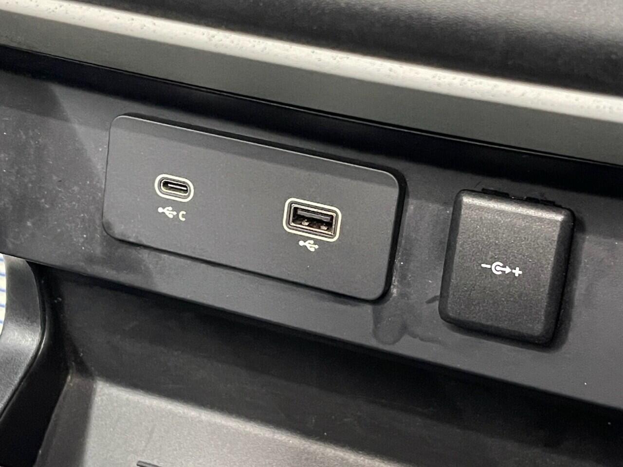 Used Land Rover Defender 2023 for sale - 76635437: Photo 48