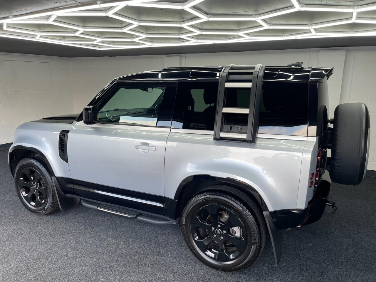 Used Land Rover Defender 2023 for sale - 76635437: Photo 5