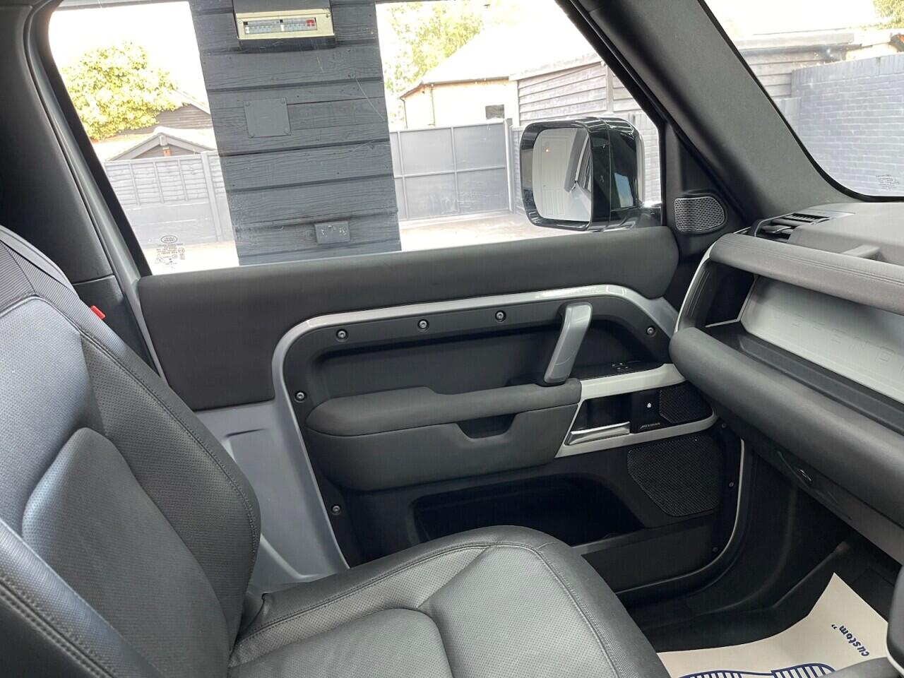 Used Land Rover Defender 2023 for sale - 76635437: Photo 55