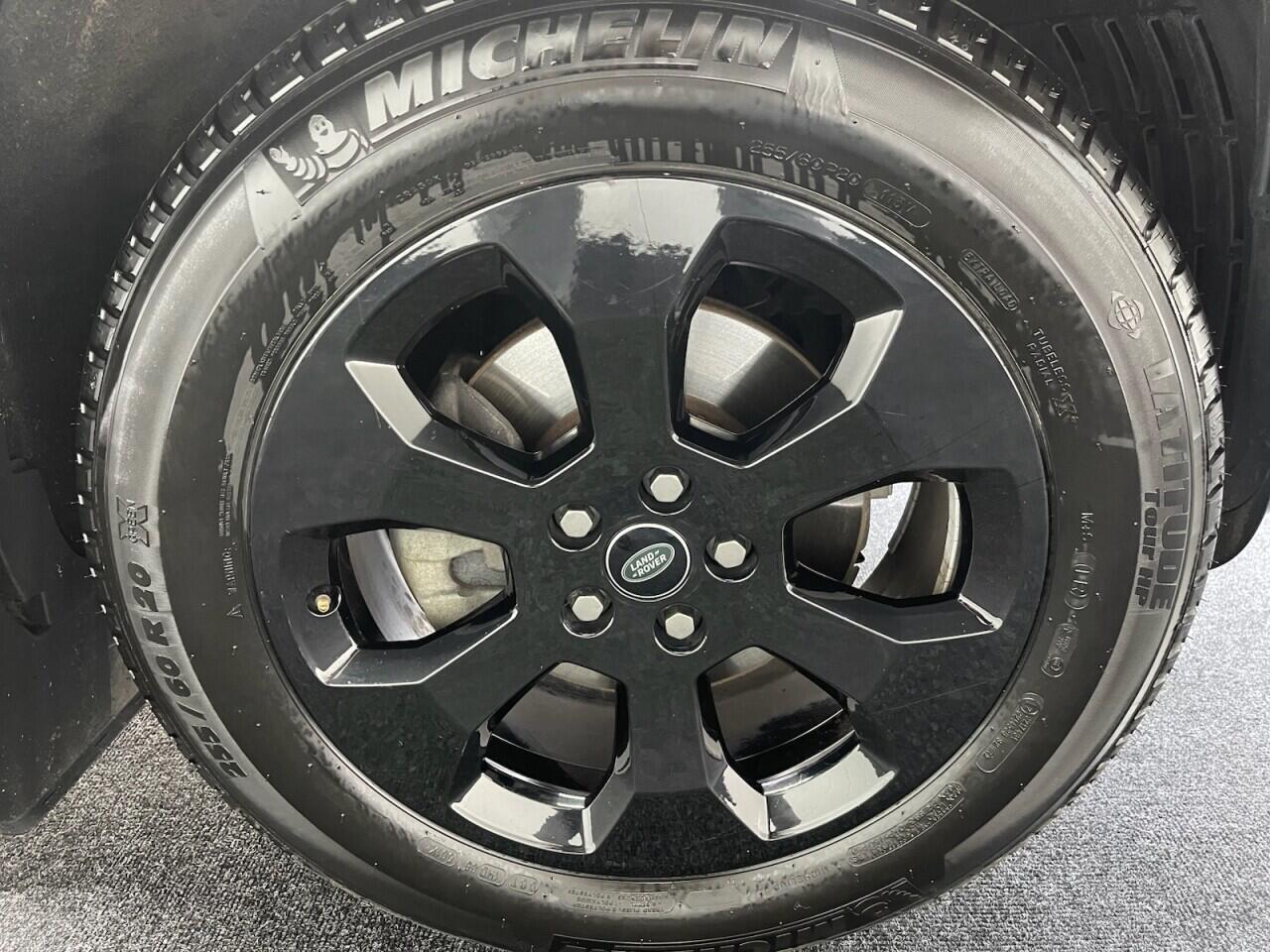 Used Land Rover Defender 2023 for sale - 76635437: Photo 9