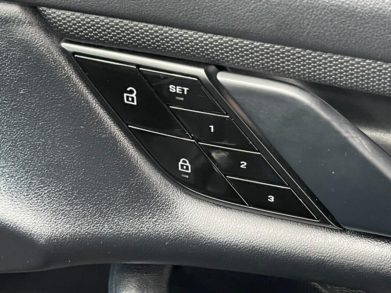 Used Porsche Taycan 2021 for sale - 77612932: Photo 21