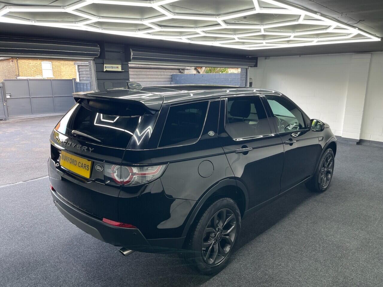 Used Land Rover Discovery Sport 2018 for sale - 76635428: Photo 3