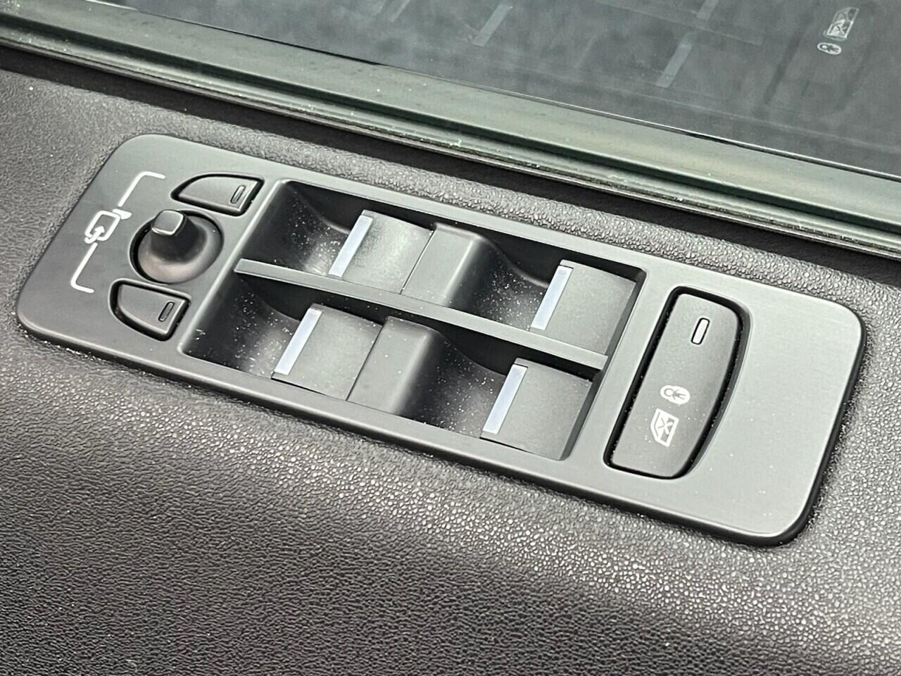 Used Land Rover Discovery Sport 2018 for sale - 76635428: Photo 32