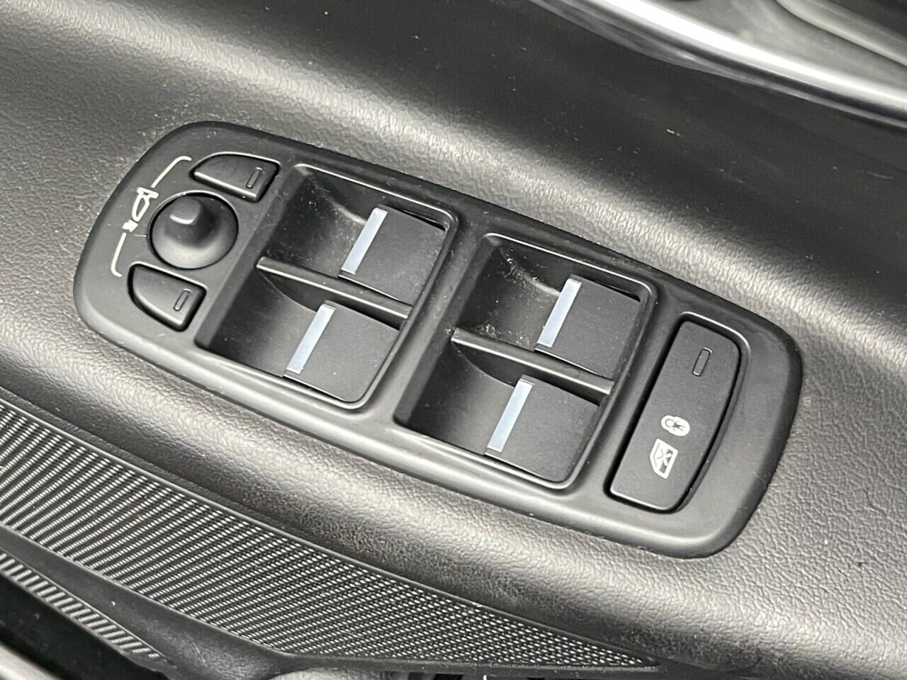 Used Jaguar XE 2017 for sale - 77524402: Photo 29