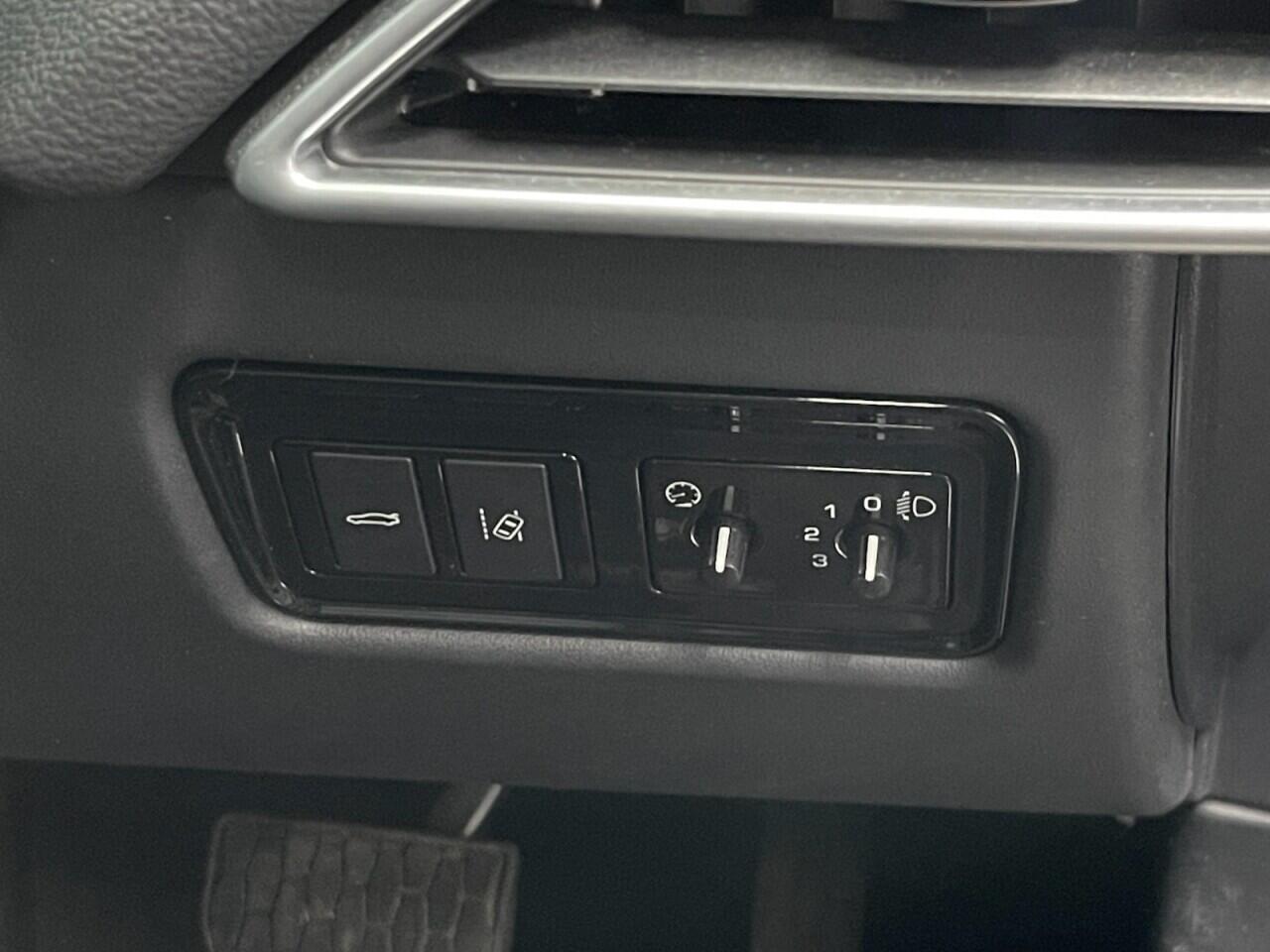 Used Jaguar XE 2017 for sale - 77524402: Photo 30