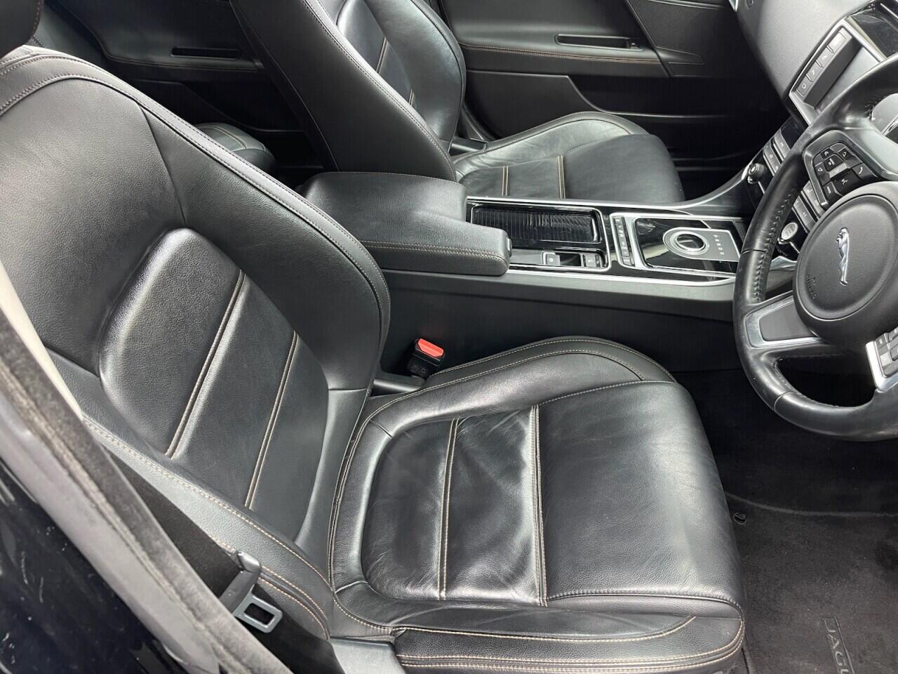 Used Jaguar XE 2017 for sale - 77524402: Photo 4