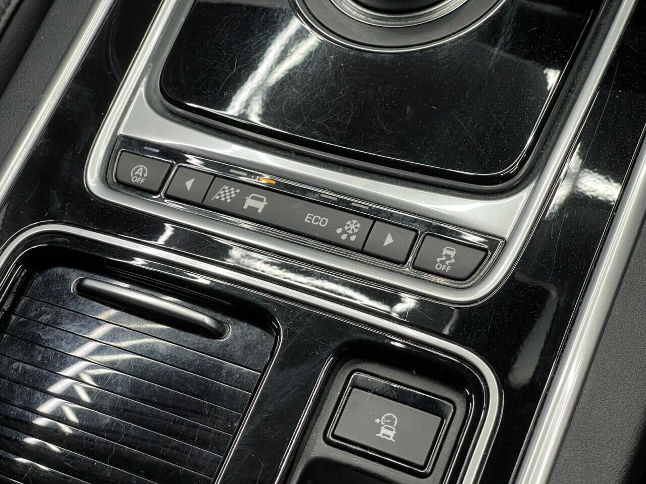 Used Jaguar XE 2017 for sale - 77524402: Photo 41