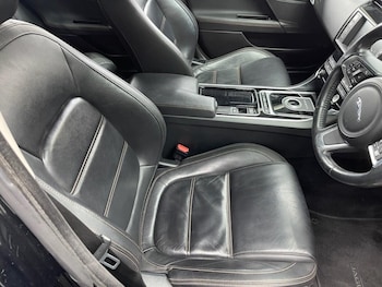 Used Jaguar XE 2017 for sale - 77524402: Photo