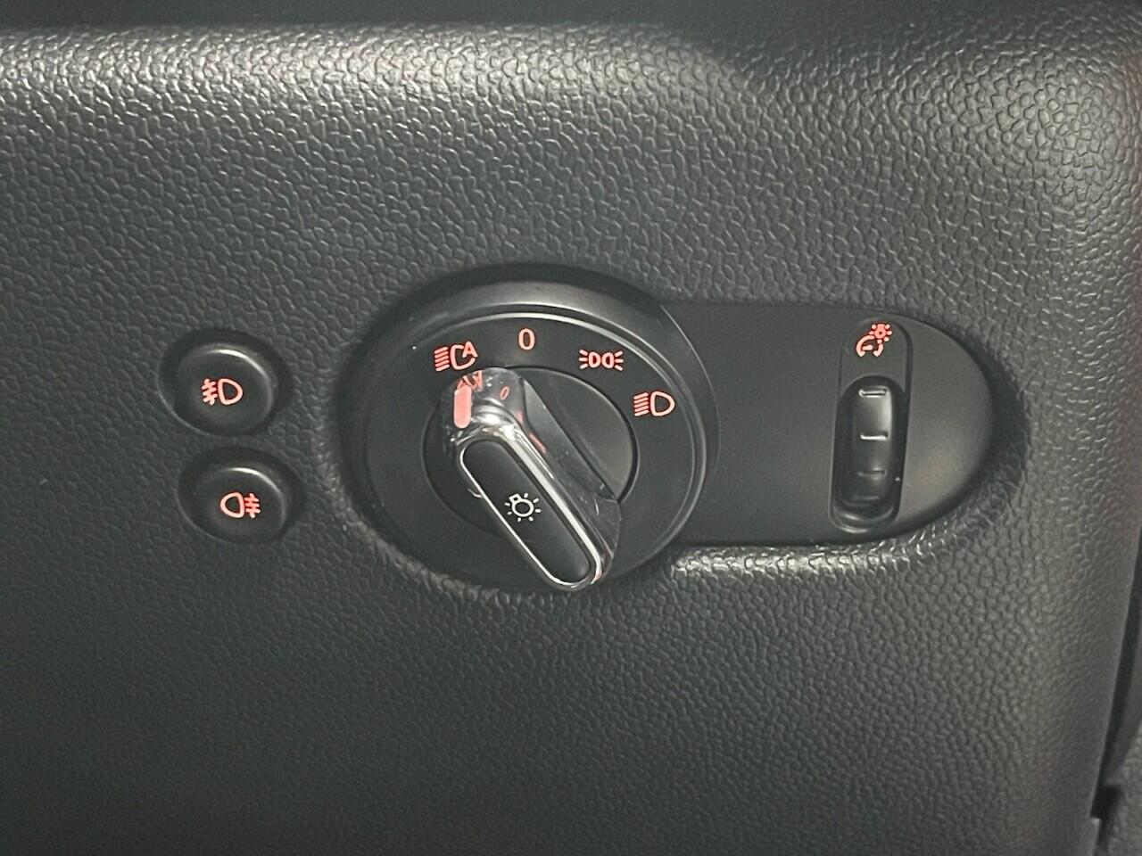 Used MINI Hatch 2018 for sale - 76832309: Photo 40