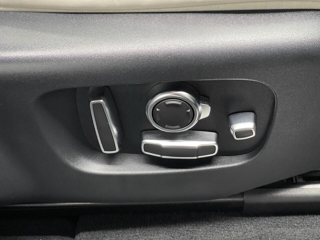 Used Land Rover Range Rover Velar 2019 for sale - 76635432: Photo 38