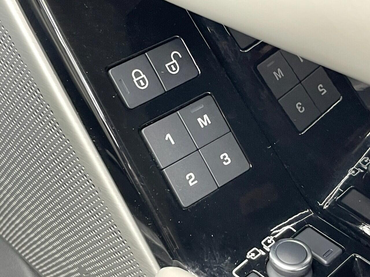 Used Land Rover Range Rover Velar 2019 for sale - 76635432: Photo 39