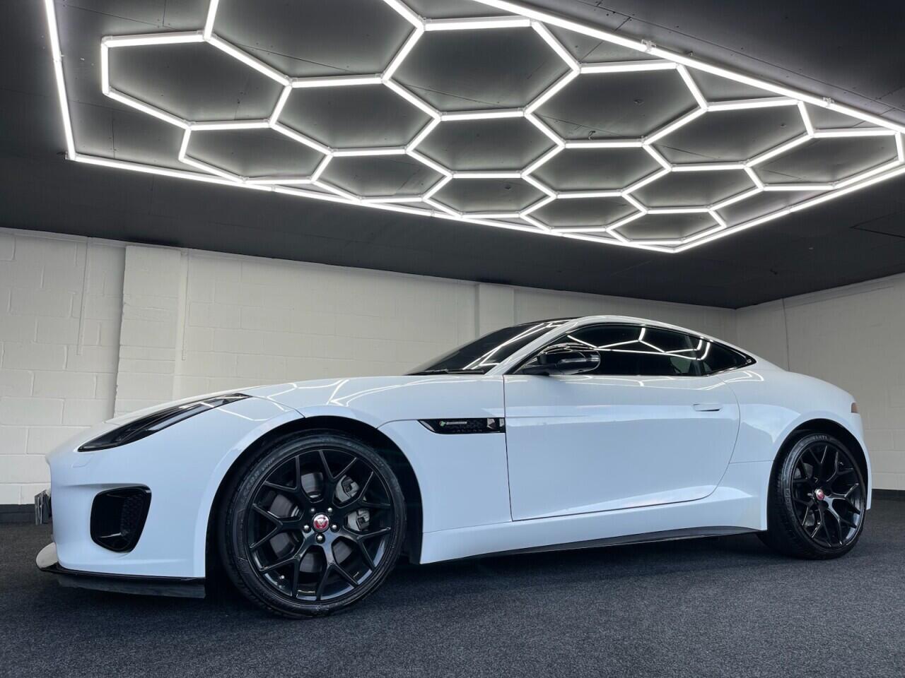 Used Jaguar F-Type 2019 for sale - 76992933: Photo 2