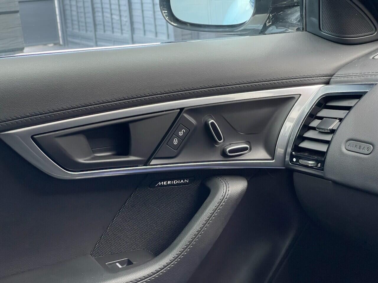 Used Jaguar F-Type 2019 for sale - 76992933: Photo 46