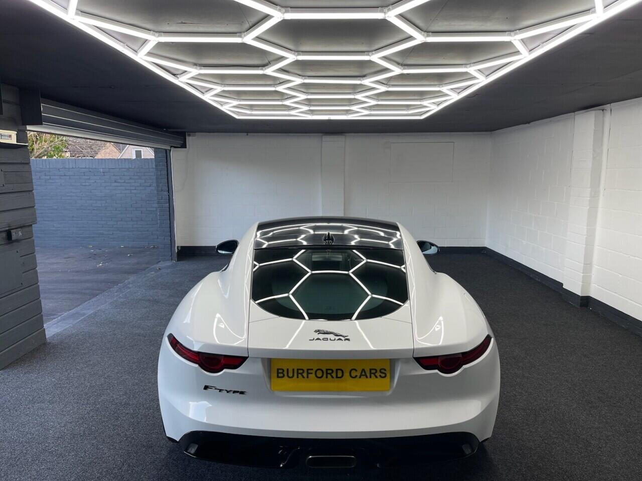 Used Jaguar F-Type 2019 for sale - 76992933: Photo 6
