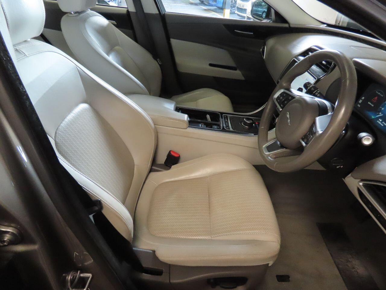 Used Jaguar XE 2017 for sale - 76635449: Photo 5