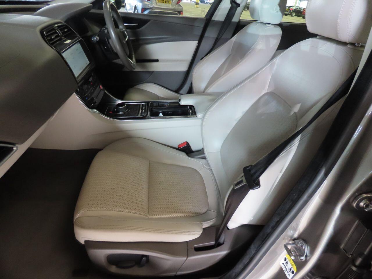 Used Jaguar XE 2017 for sale - 76635449: Photo 6