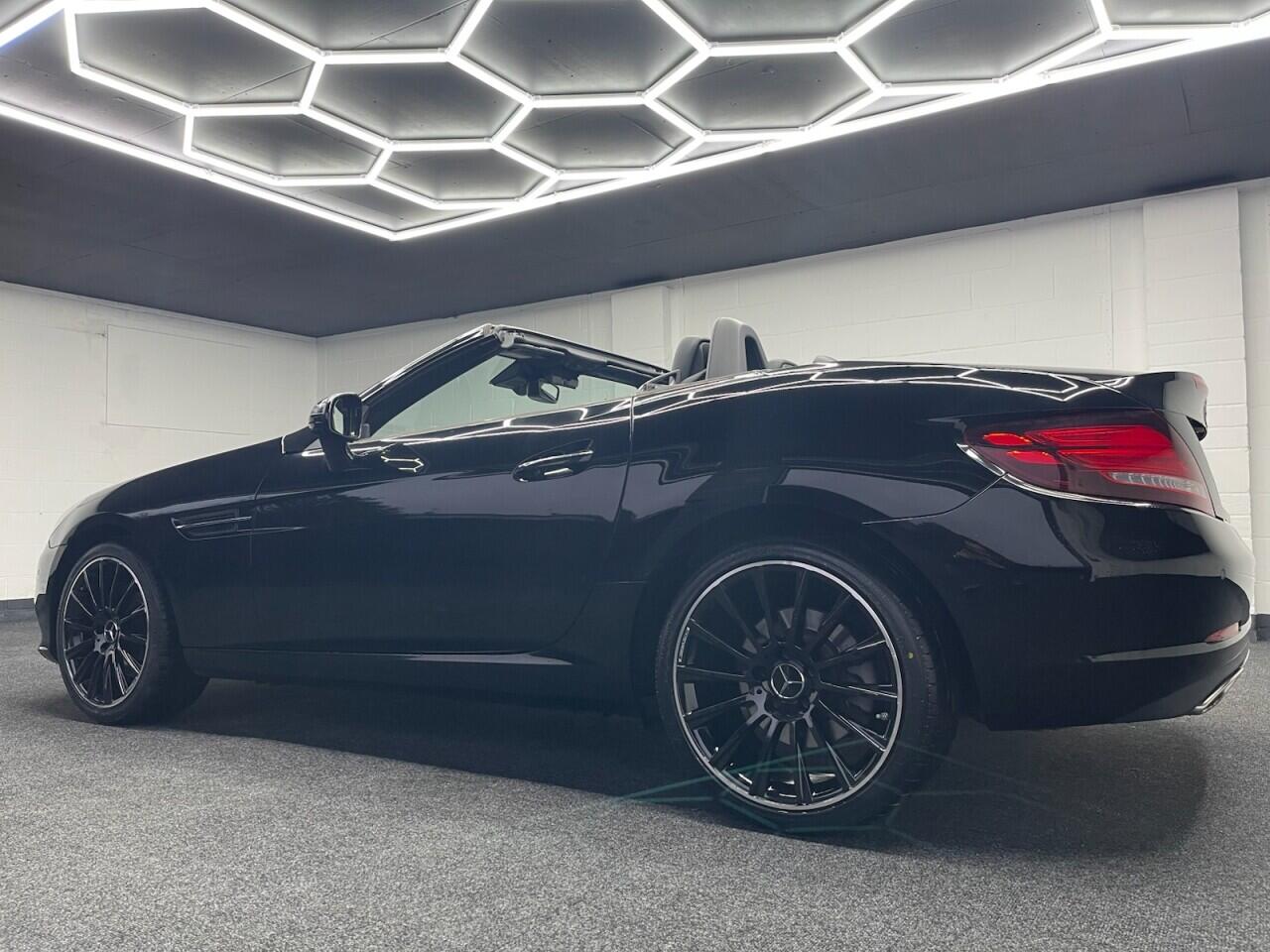 Used Mercedes-Benz SLC 2017 for sale - 76635440: Photo 17