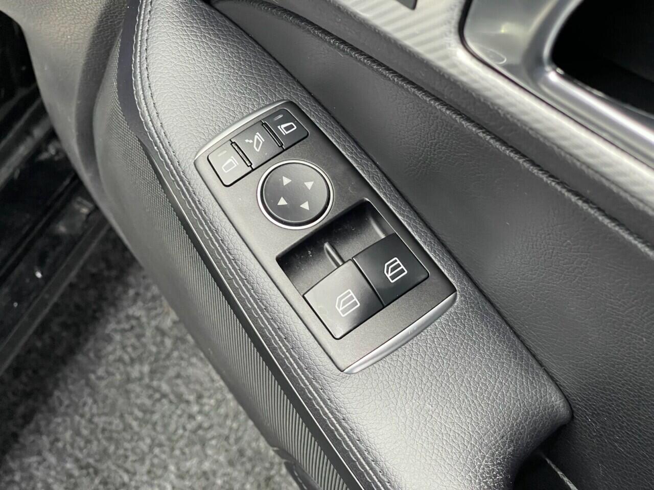 Used Mercedes-Benz SLC 2017 for sale - 76635440: Photo 29