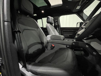 Used Land Rover Defender 2023 for sale - 78830022: Photo