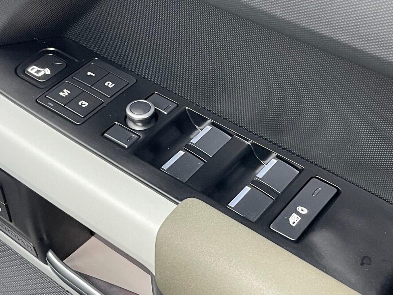 Used Land Rover Defender 2020 for sale - 78046658: Photo 36