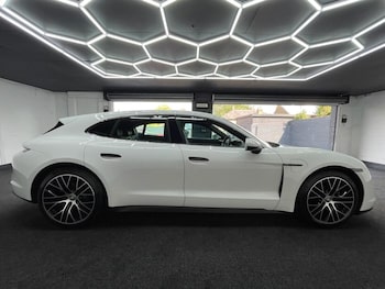Used Porsche Taycan 2022 for sale - 79256329: Photo