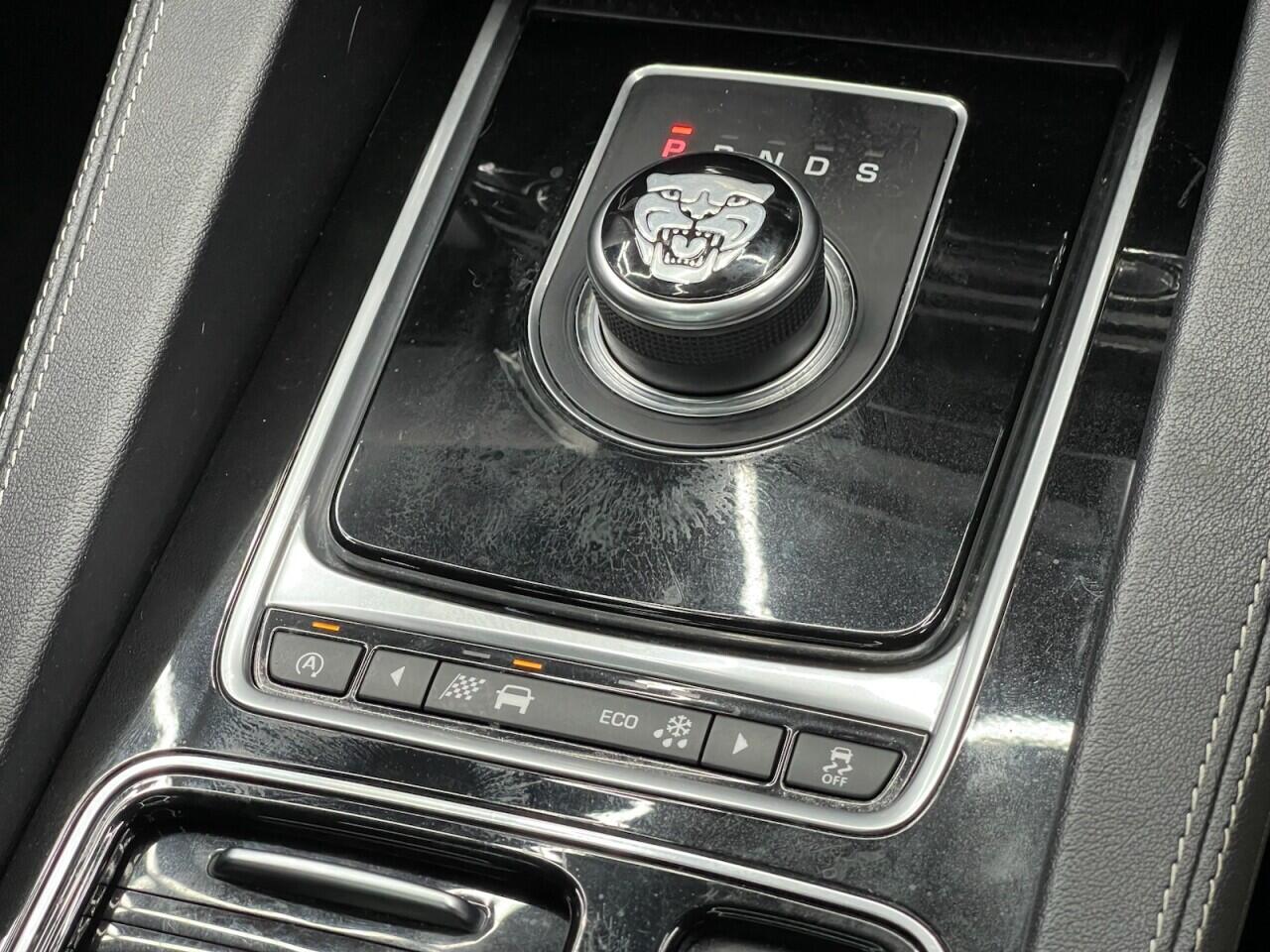 Used Jaguar F-Pace 2016 for sale - 76912772: Photo 40