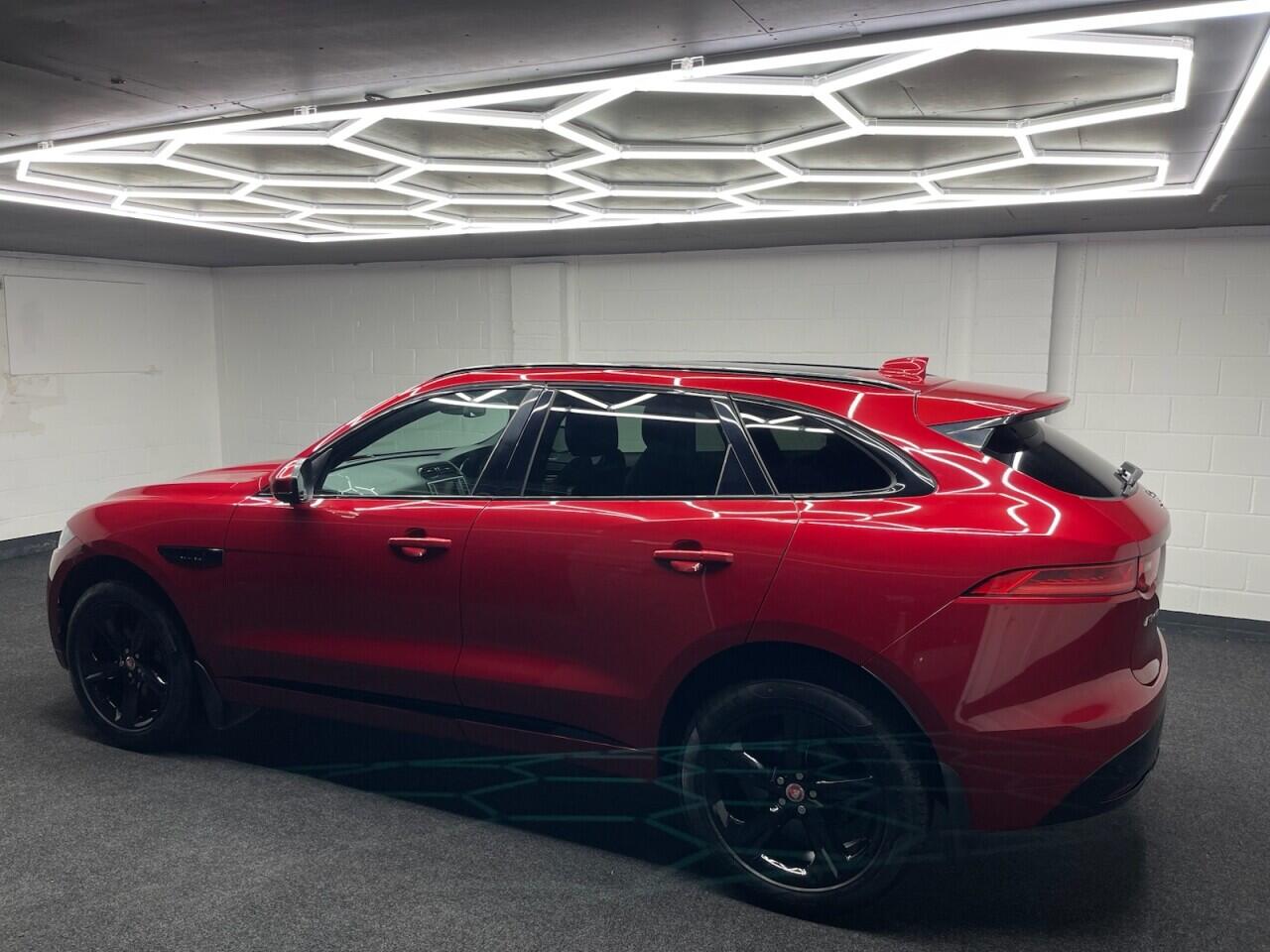 Used Jaguar F-Pace 2016 for sale - 76912772: Photo 8