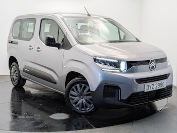 1.5 BHDI 130HP PLUS MANUAL 5-Door