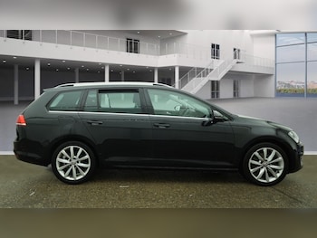 Used Volkswagen Golf 2015 for sale - 78057043: Photo