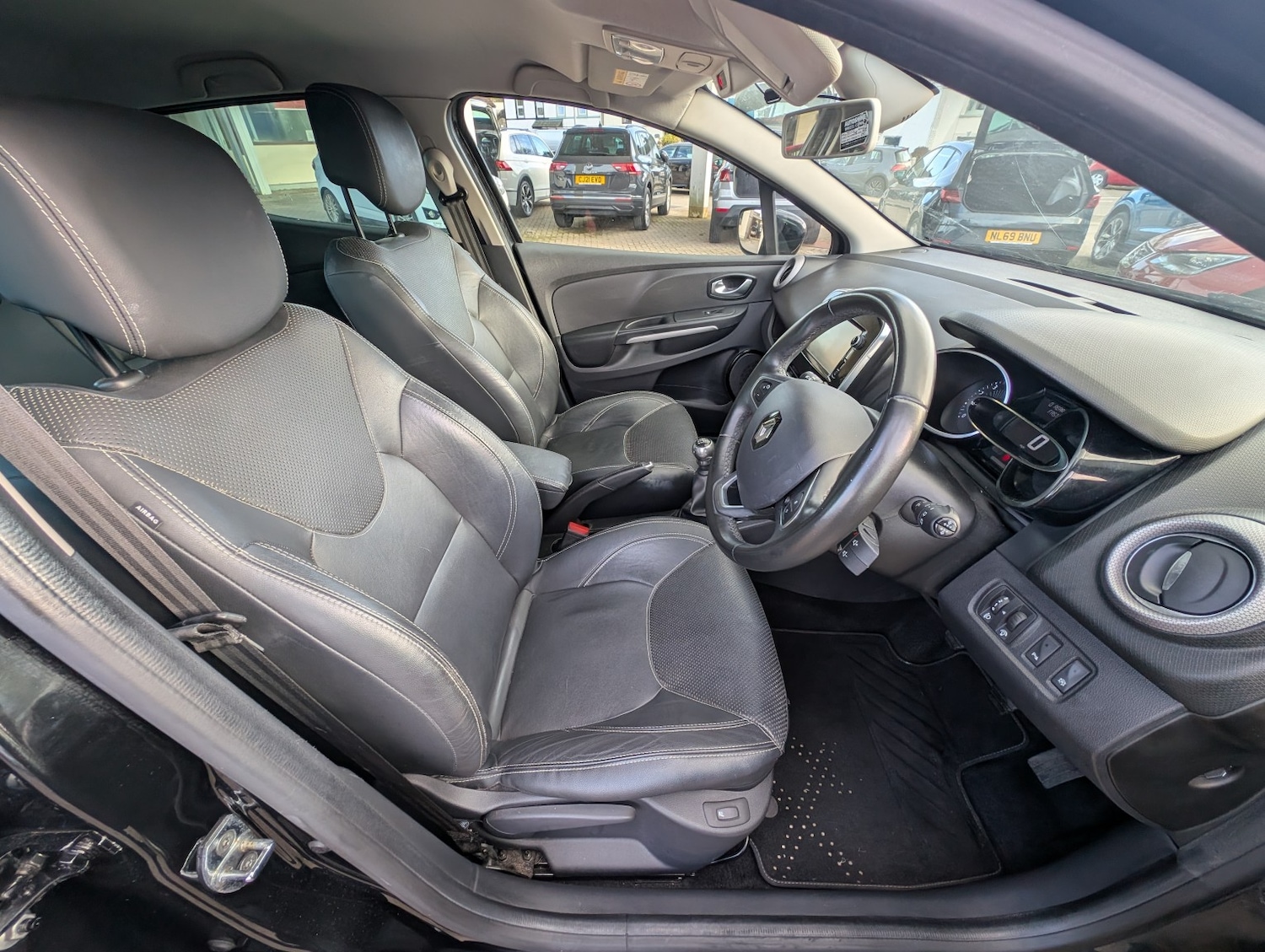 Used Renault Clio 2015 for sale - 76120316: Photo 15