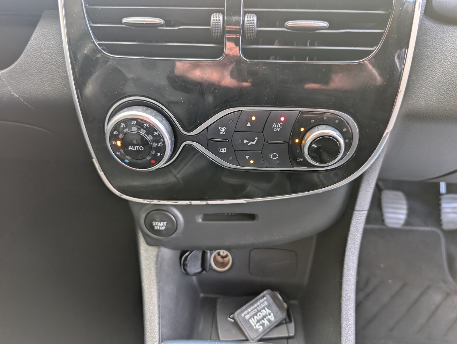 Used Renault Clio 2015 for sale - 76120316: Photo 22