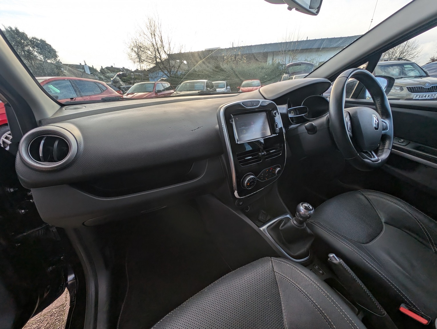 Used Renault Clio 2015 for sale - 76120316: Photo 25