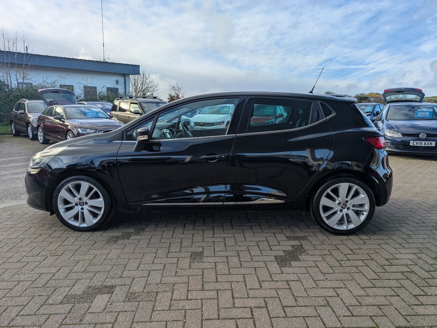 Used Renault Clio 2015 for sale - 76120316: Photo 9