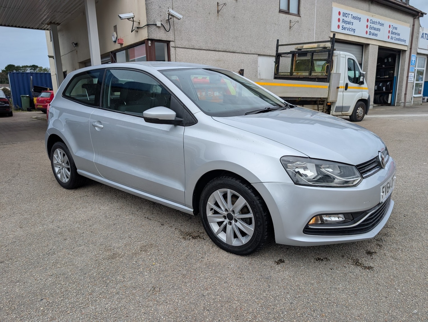 Used Volkswagen Polo 2015 for sale - 75575364: Photo 2