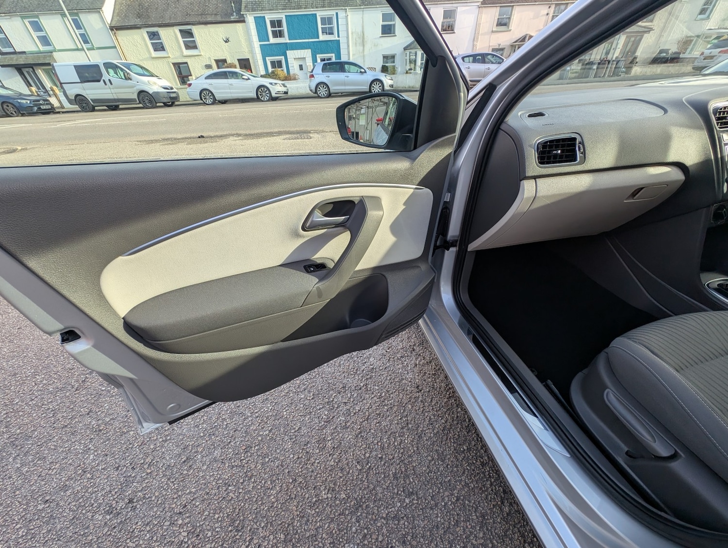 Used Volkswagen Polo 2015 for sale - 77237074: Photo 23