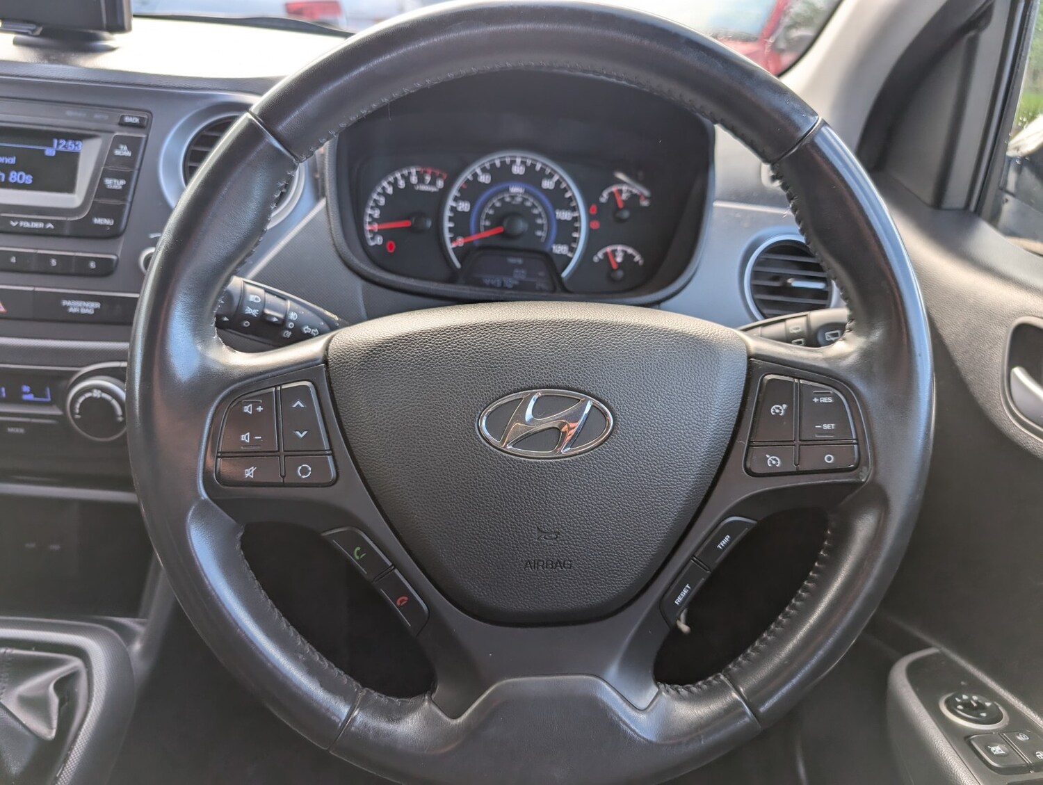 Used Hyundai i10 2017 for sale - 76120313: Photo 13