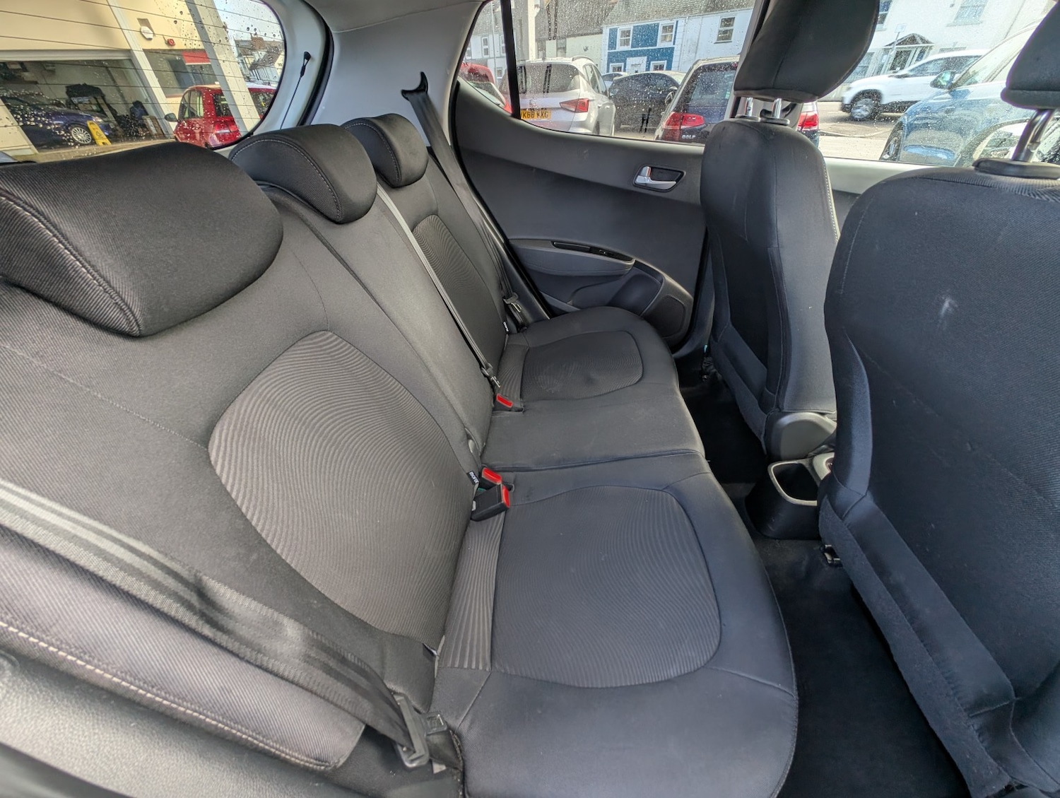 Used Hyundai i10 2017 for sale - 76120313: Photo 18
