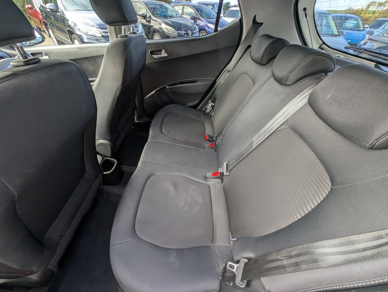 Used Hyundai i10 2017 for sale - 76120313: Photo 19