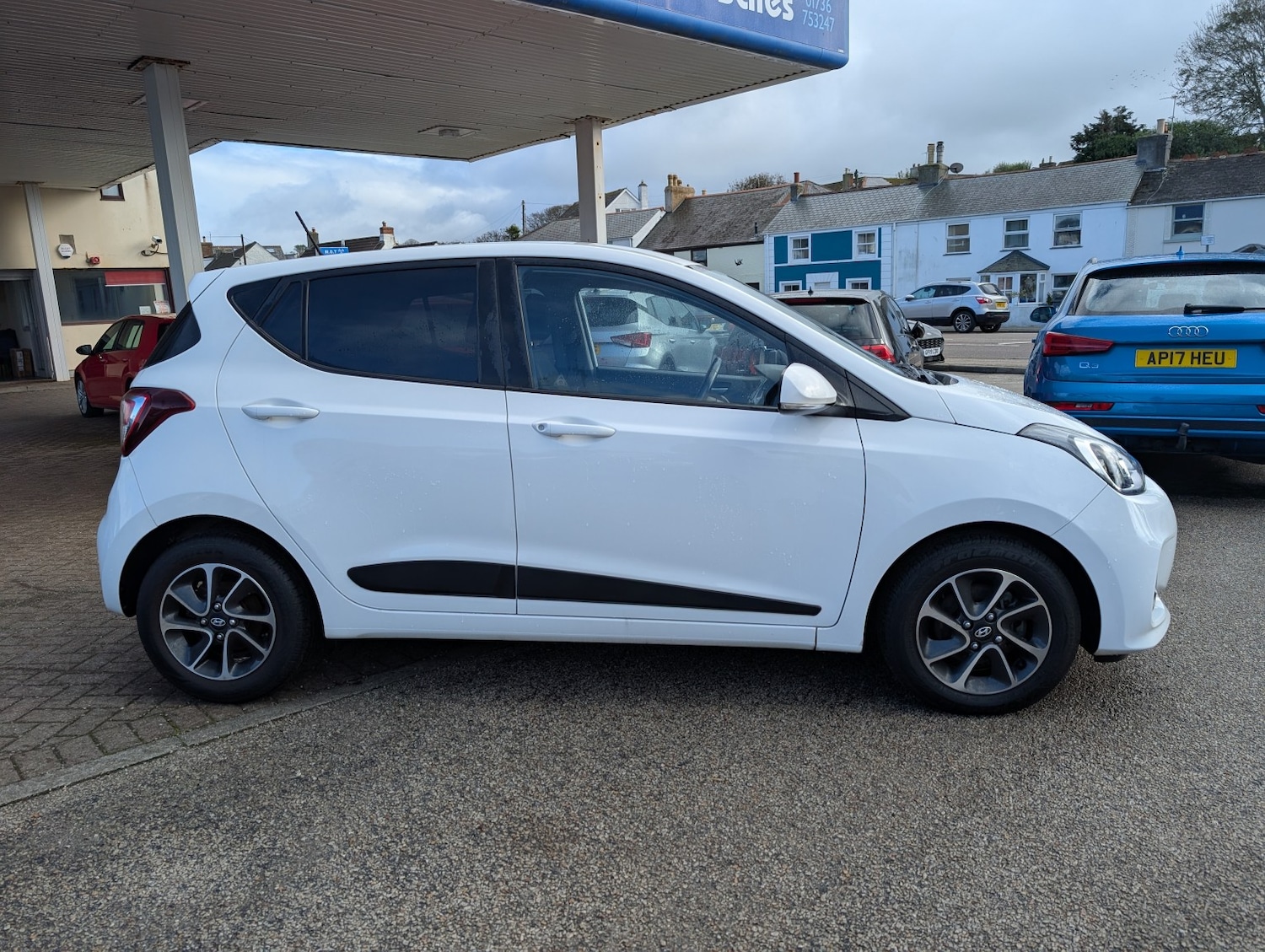 Used Hyundai i10 2017 for sale - 76120313: Photo 2