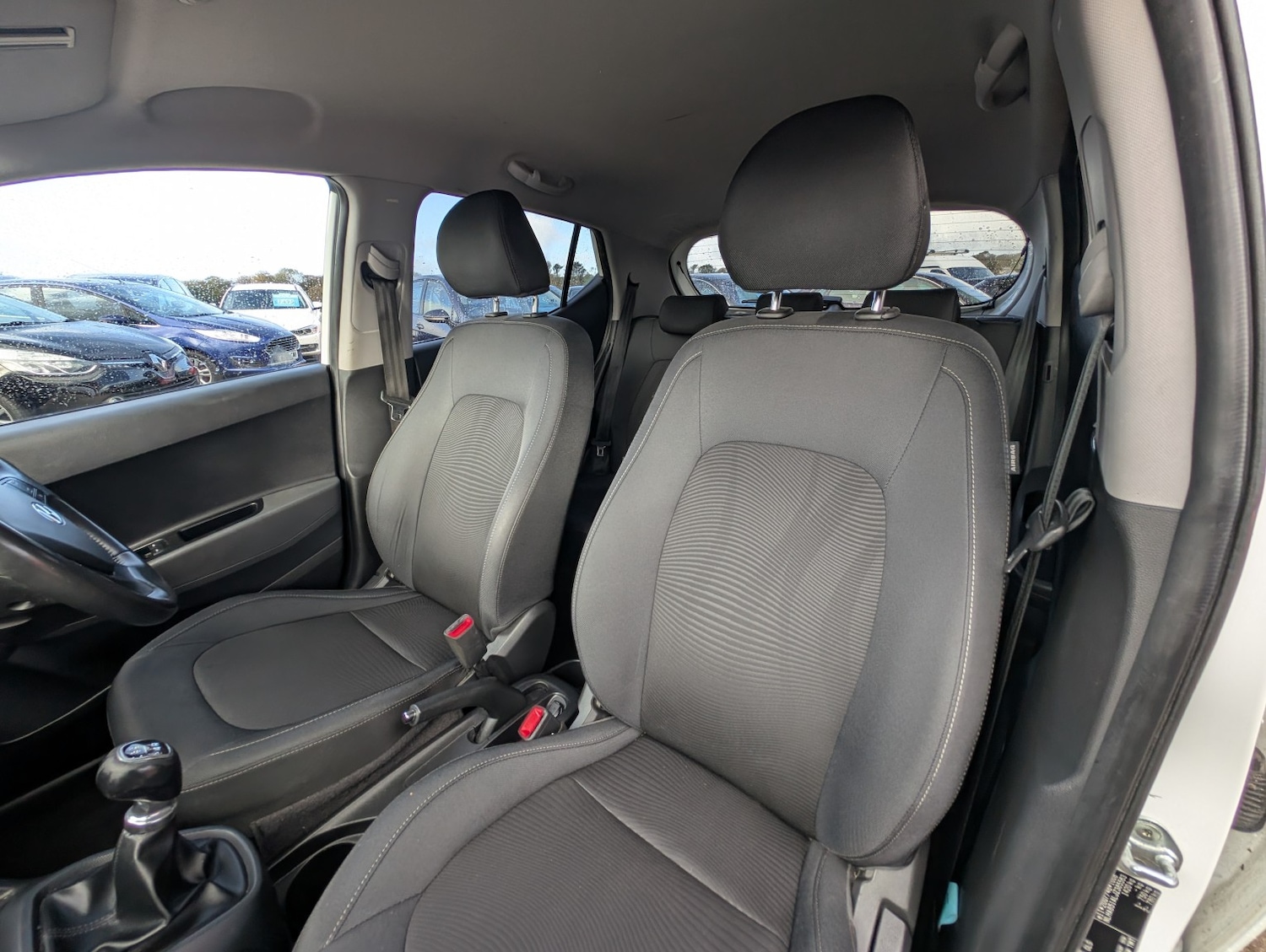 Used Hyundai i10 2017 for sale - 76120313: Photo 20