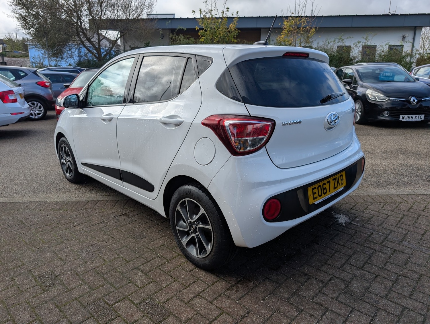 Used Hyundai i10 2017 for sale - 76120313: Photo 5