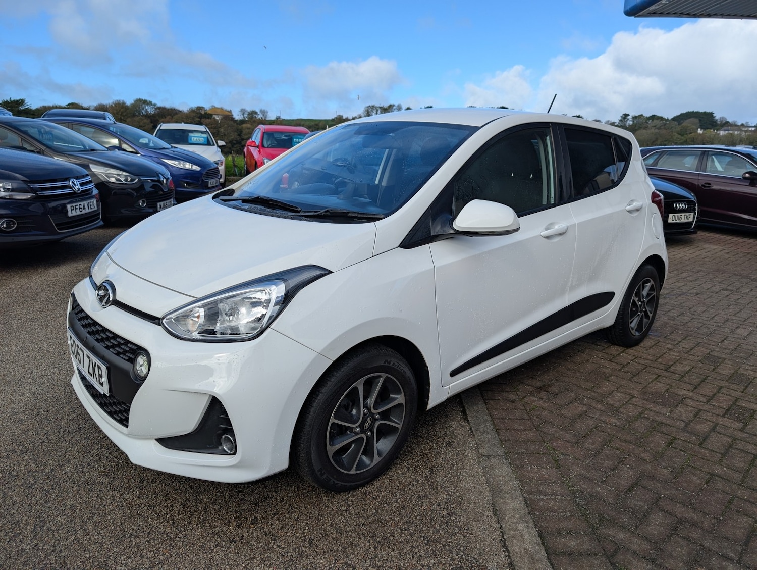 Used Hyundai i10 2017 for sale - 76120313: Photo 7