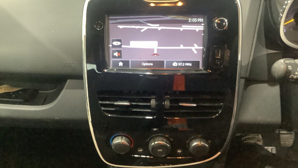 Used Renault Clio 2015 for sale - 77622478: Photo 11