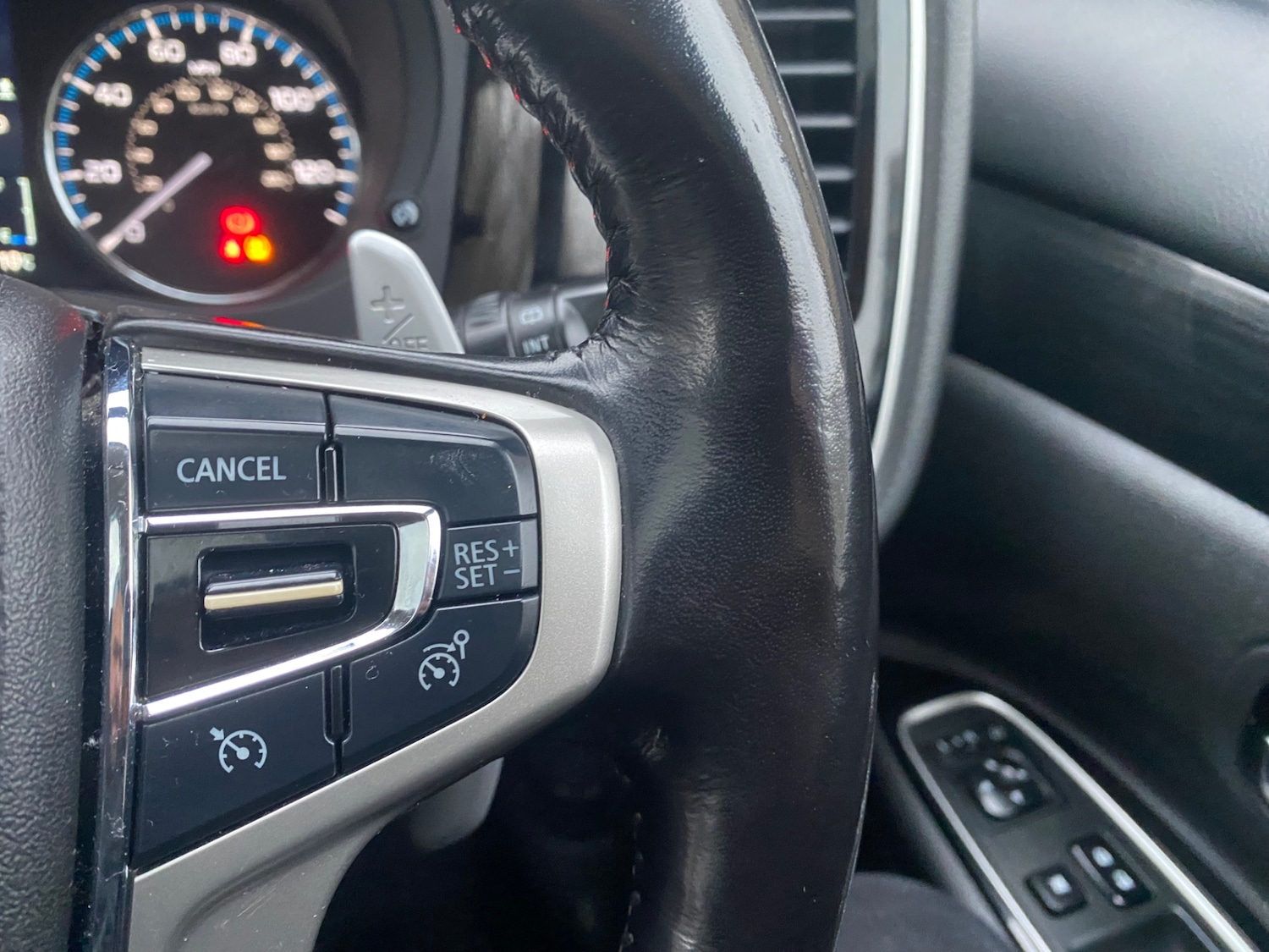 Used Mitsubishi Outlander 2015 for sale - 77622607: Photo 30