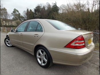 Used Mercedes-Benz C-Class 2005 for sale - 76192689: Photo 3